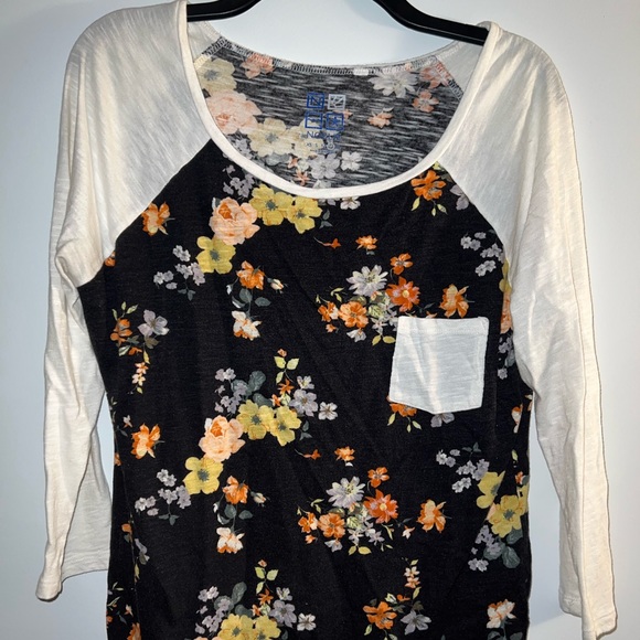 PacSun Tops - Floral Baseball Tee